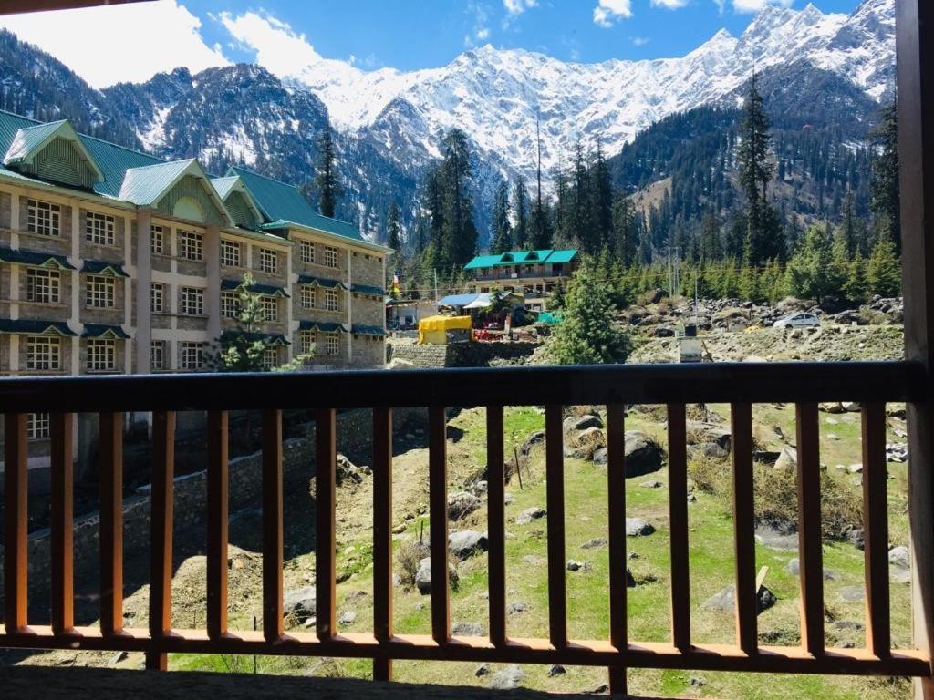 Solang Valley Resort Manāli Eksteriør bilde