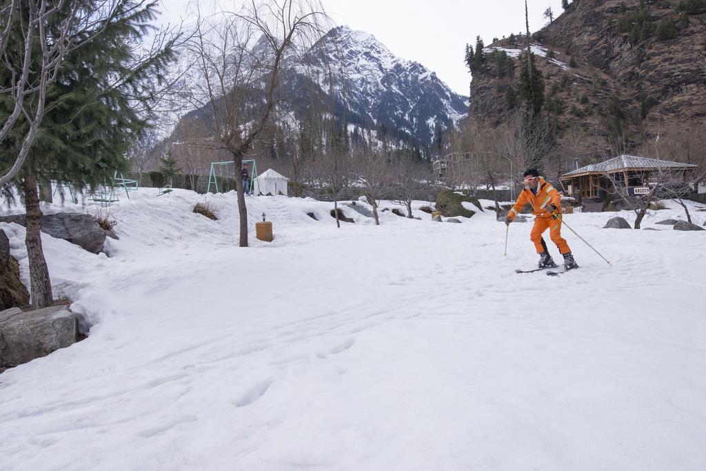 Solang Valley Resort Manāli Eksteriør bilde